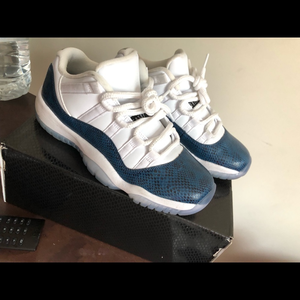 AIR JORDAN 11s